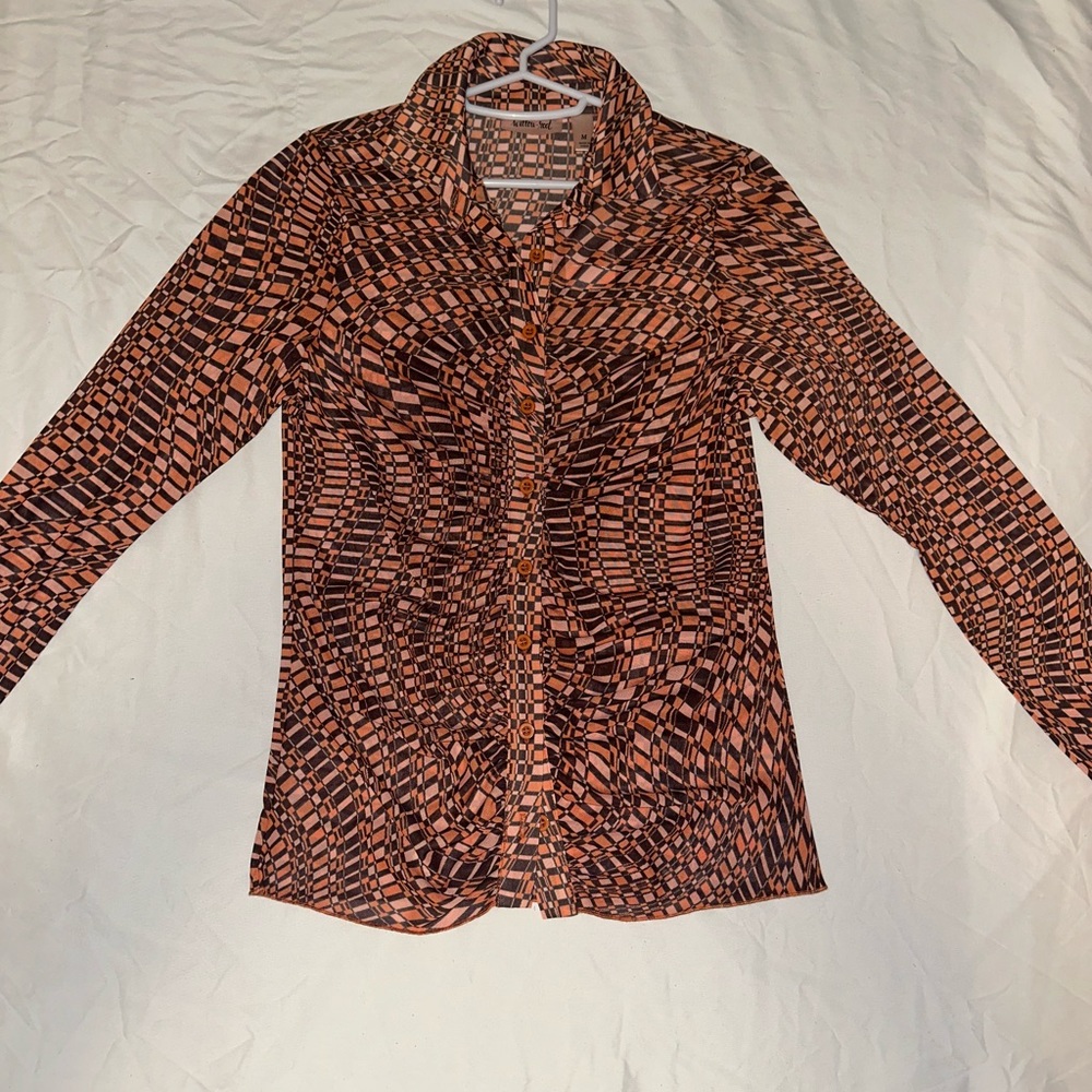 Mesh button up top - Picture 2 of 4